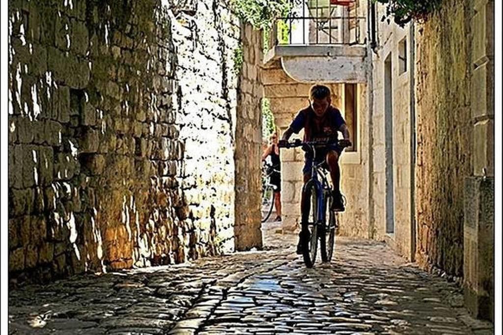 Lana Apartments Trogir Bagian luar foto