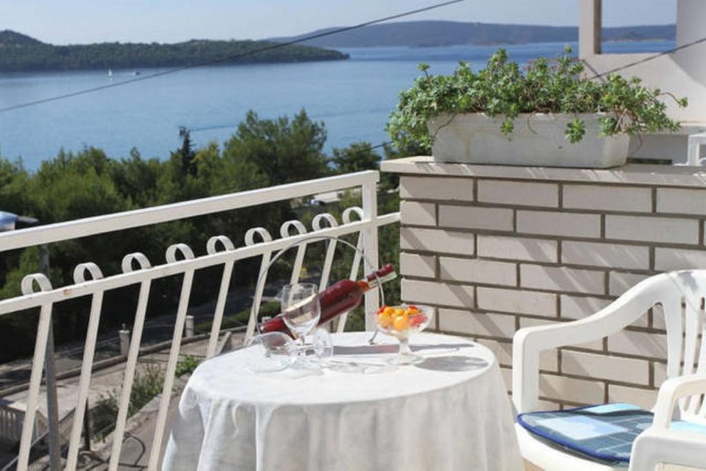 Lana Apartments Trogir Bagian luar foto