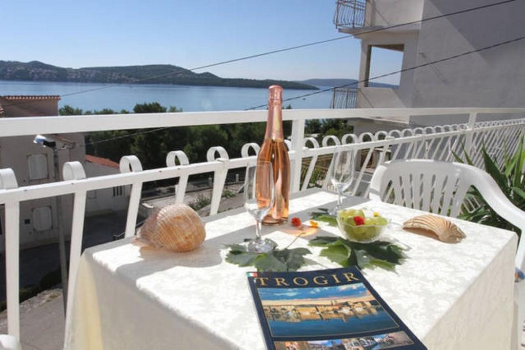Lana Apartments Trogir Bagian luar foto