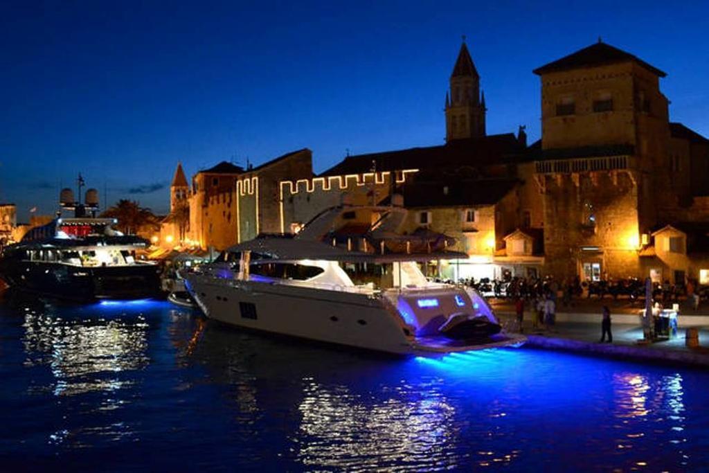 Lana Apartments Trogir Bagian luar foto